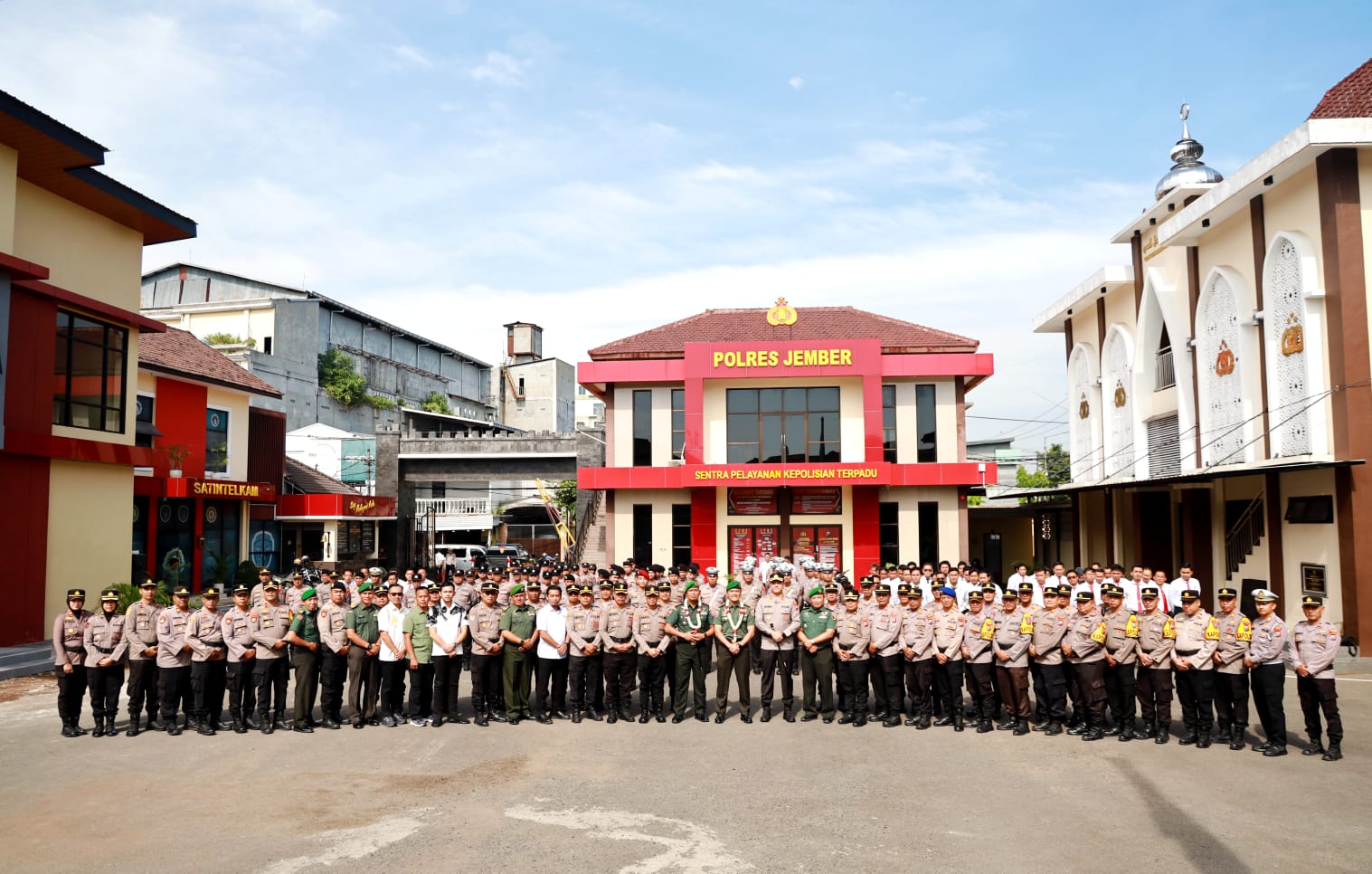 “Gerak Cepat ” Silaturohmi Dandim 0824/Jember yang Baru ke Mapolres Jember Untuk Memperkuat Sinergi Kerja TNI dan Polri